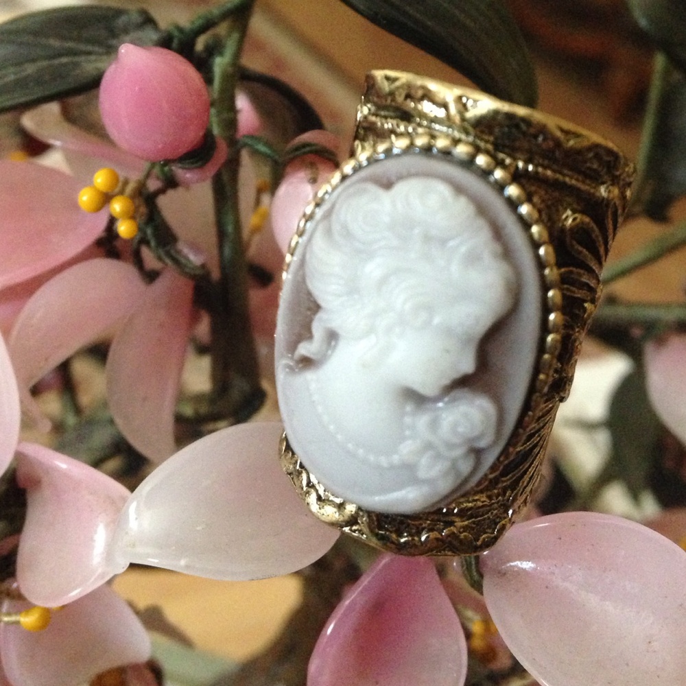 Vintage brass lucite cameo ring